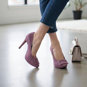 NIB Roger Vivier Purple Suede Pump